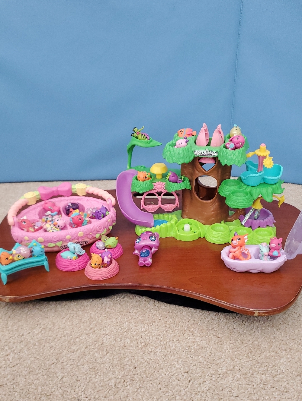 Hatchimal Treehouse set and 32 Hatchimals